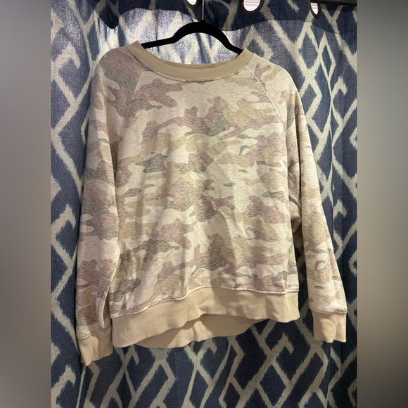 Old Navy Tops - Old Navy Size Large Neutral Camo Crewneck